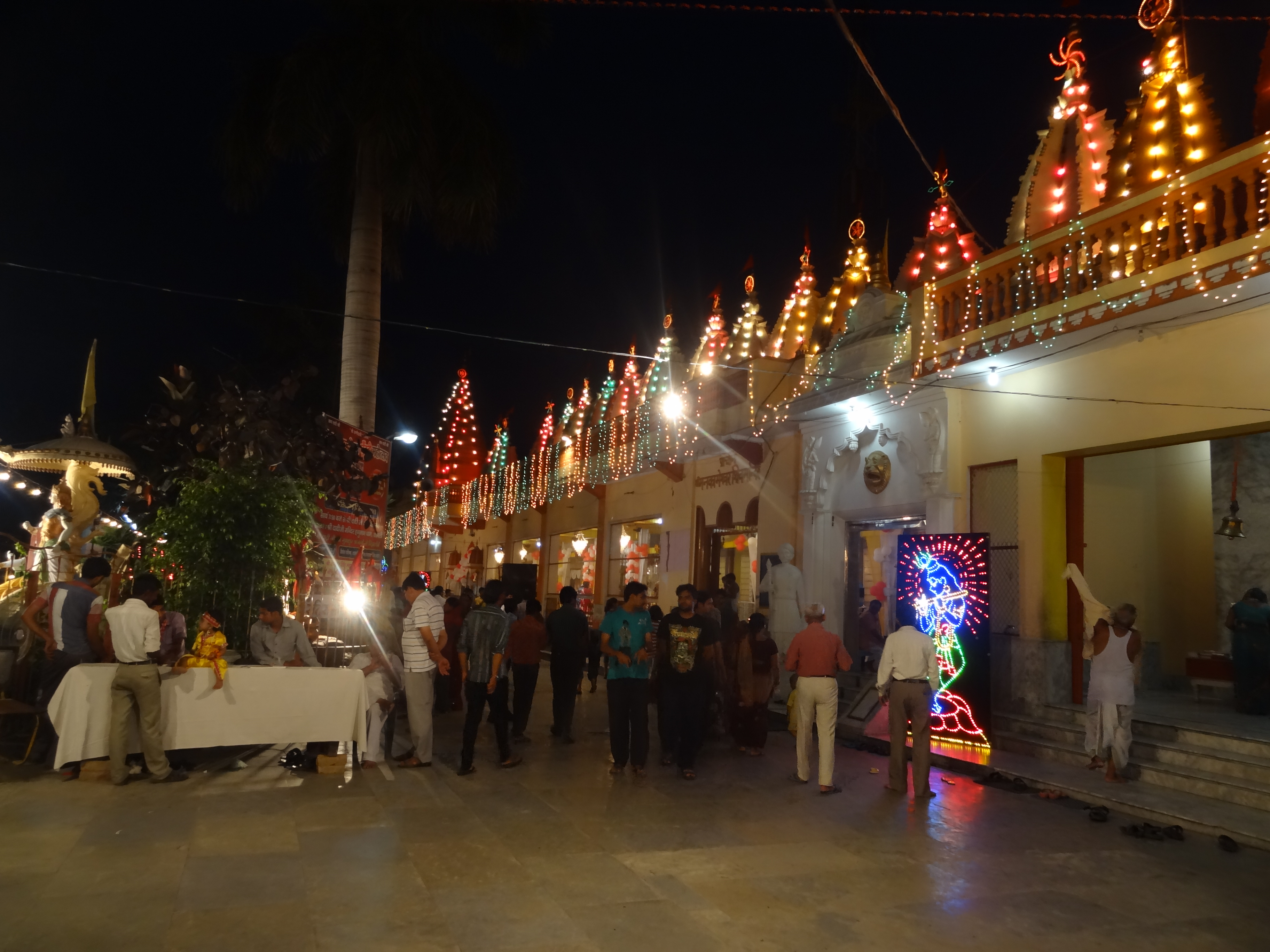 Cheap decorations of Small City